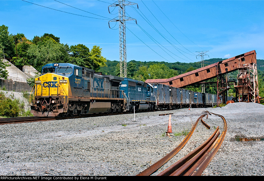 CSX 7377 on Q-711